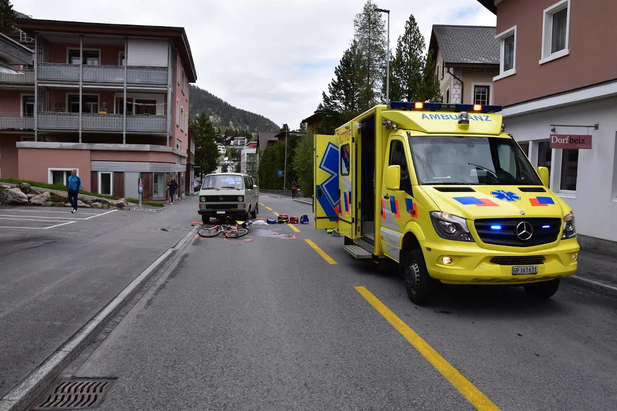 Davos Dorf GR – Fahrradfahrer verunfallt