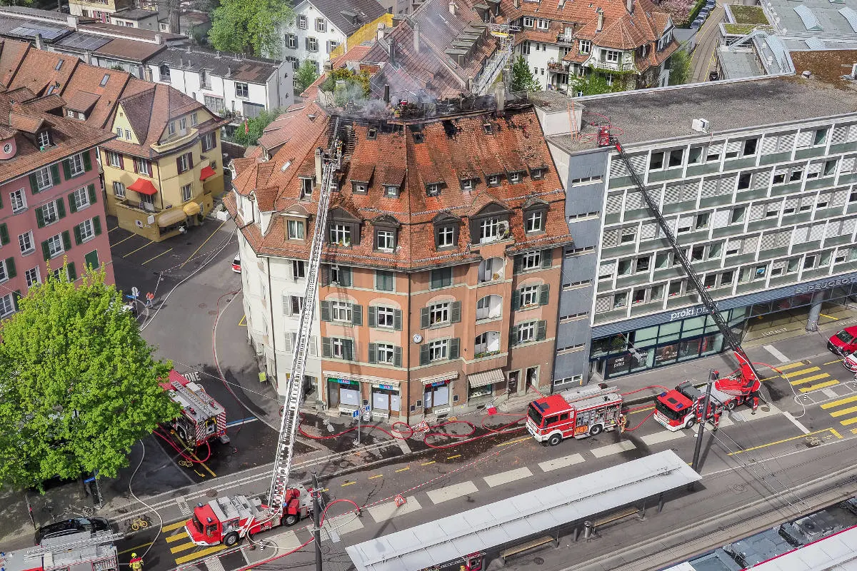 Bern BE - Dachstockbrand am Eigerplatz