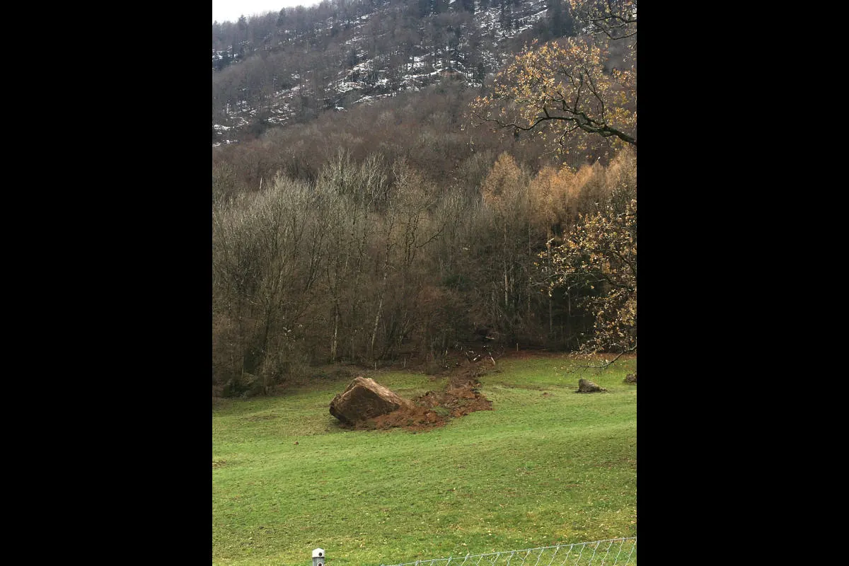 Felssturz in Bilten GL – Riesiger Brocken aus Felswand gebrochen