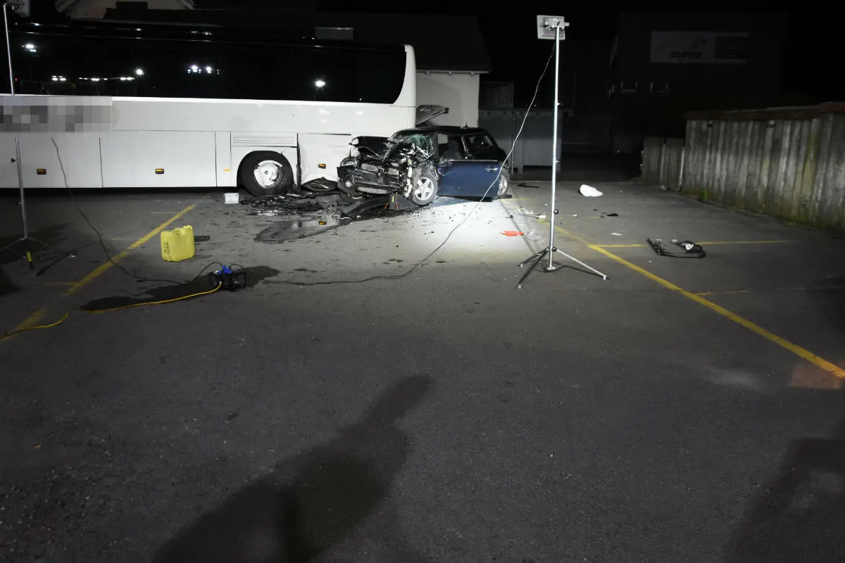Staad SG - In parkierten Car geprallt