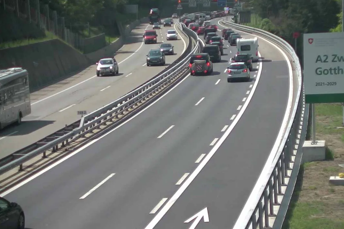 Gotthard Stau - Über 20 Kilometer Stau - Knapp 3 Stunden Wartezeiten!