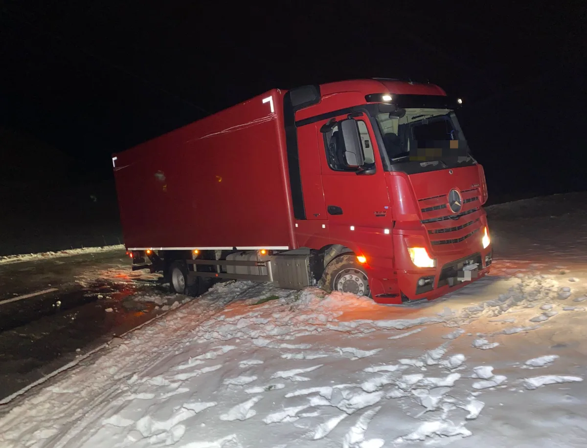 Gänsbrunnen SO – Hauptstrasse wegen Verkehrsunfall mit zwei beteiligten Lastwagen gesperrt