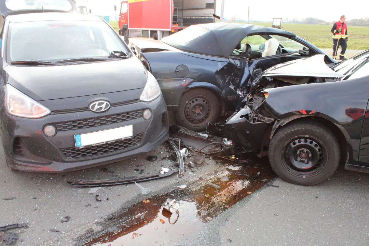 Espelkamp – 2 Verletzte bei heftigen Verkehrsunfall
