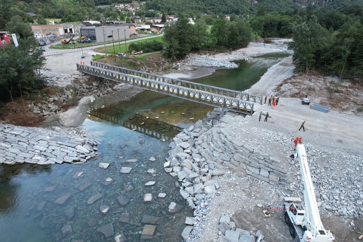 61 Meter lang - Ersatzbrücke im Maggiatal steht