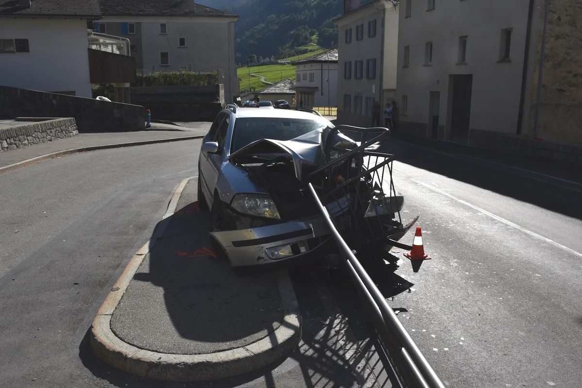 Unfall in San Carlo GR - Kollision mit einem Geländer