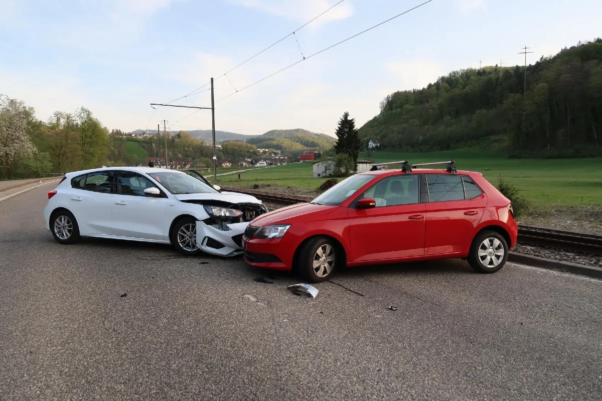Hölstein BL - Auto übersehen - Kollision unvermeidbar!