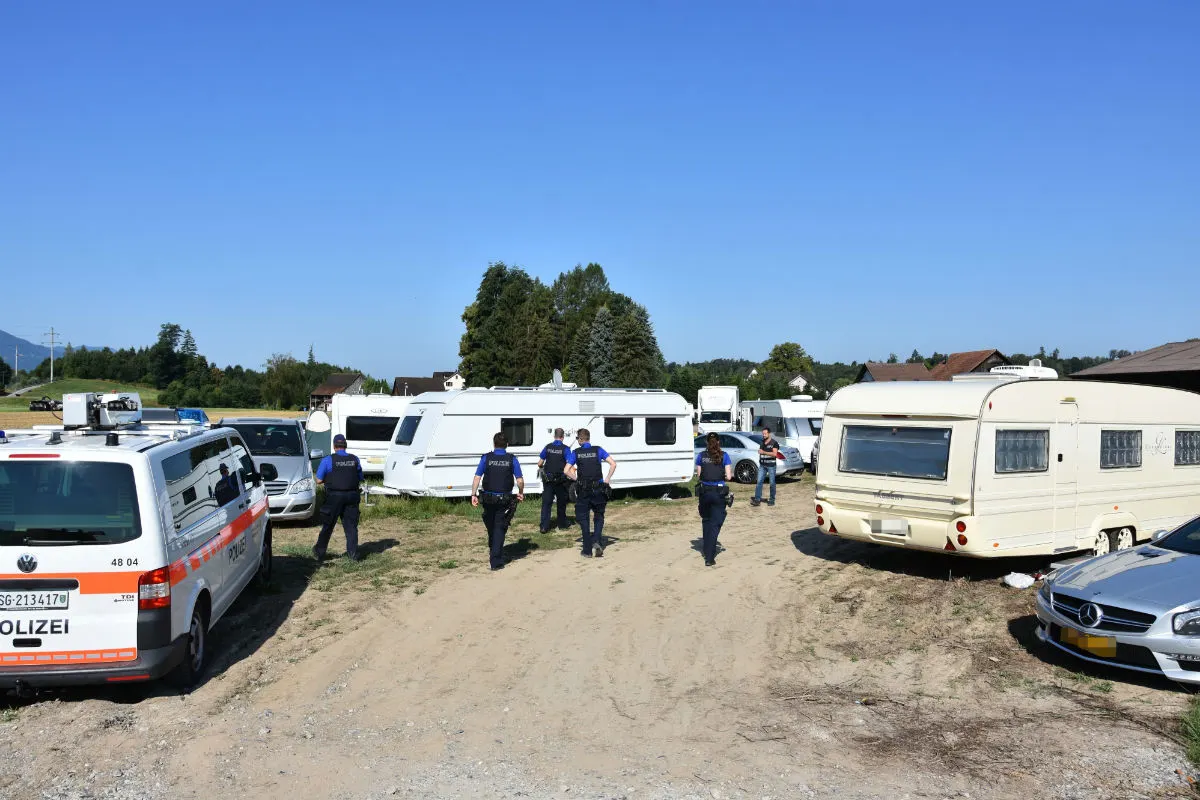Wagen SG - Fahrende gastieren auf privatem Grundstück