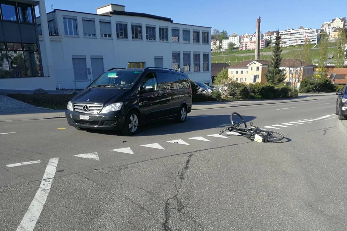 Herisau AR - Velofahrer bei Kollision verletzt