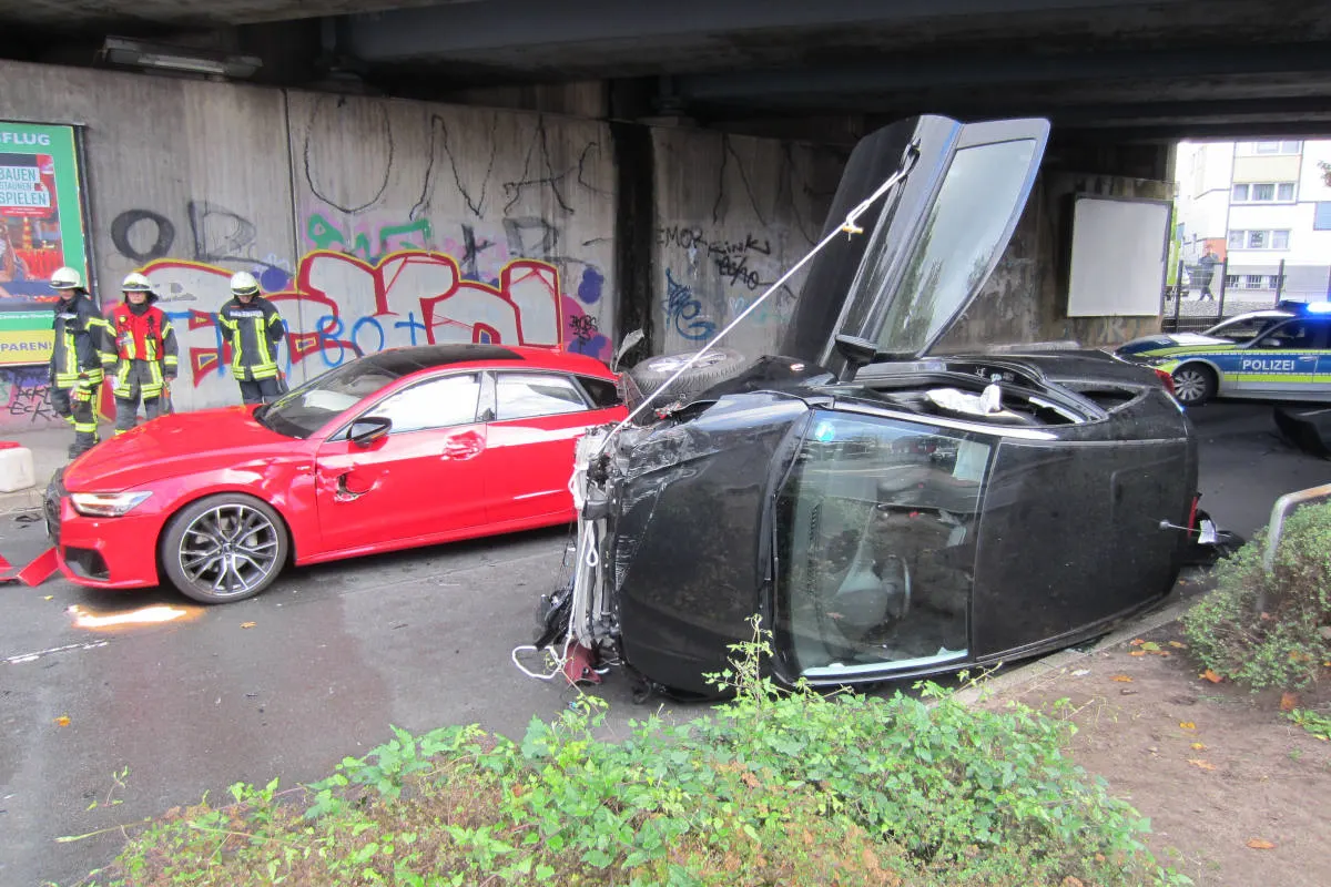 Mülheim an der Ruhr - Verkehrsunfall mit zwei beteiligten Fahrzeugen