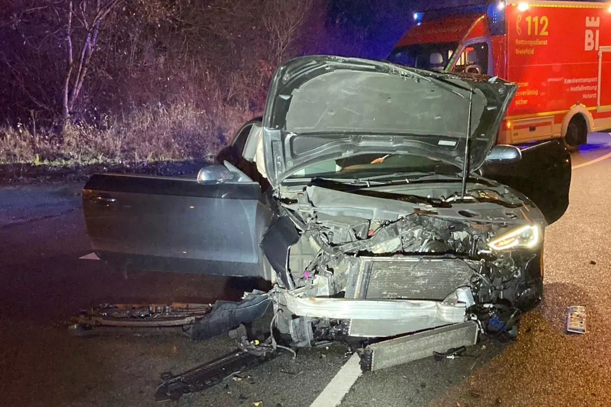 Bielefeld-Brake – Betrunkener Unfallverursacher gibt Führerschein ab