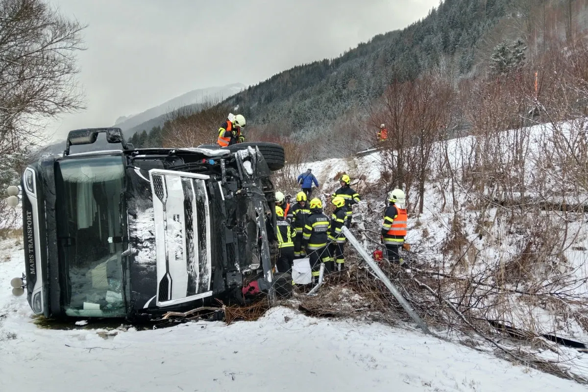 A9 Gaishorn am See – Fünf Fahrzeuge in Unfallkette verwickelt