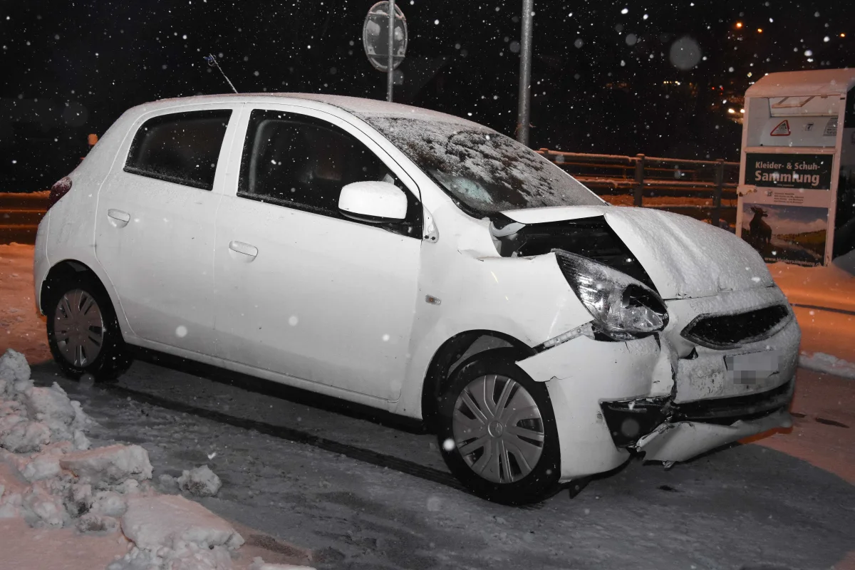 Ricken SG - Beim Rückwärtsfahren mit Auto kollidiert