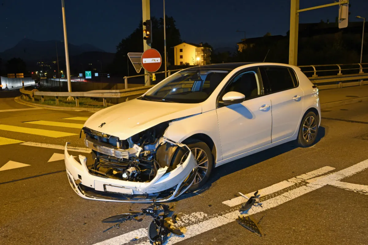 Emmenbrücke LU - Kollision zwischen zwei Autos – 18-Jährige verletzt