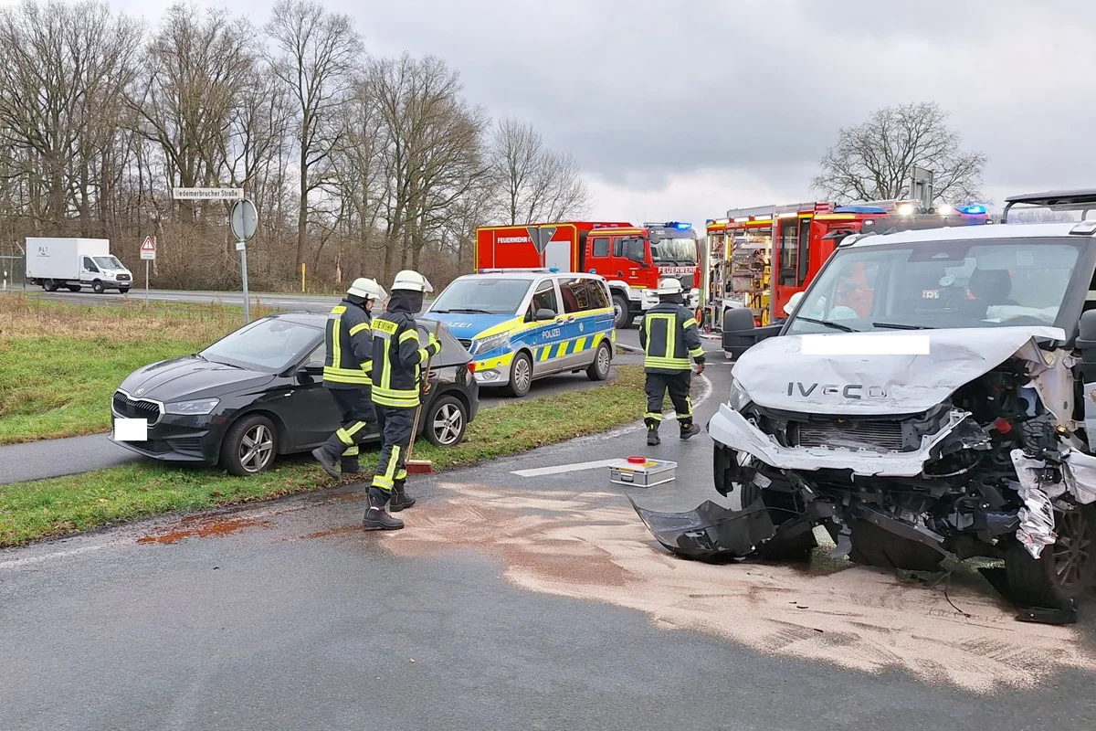 Sonsbeck – Eine Verletzte nach Unfall von Pkw und Klein-Lkw