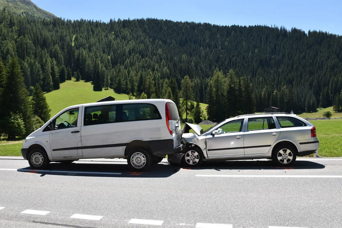 Davos Laret GR - Zwei Verletzte nach Auffahrcrash