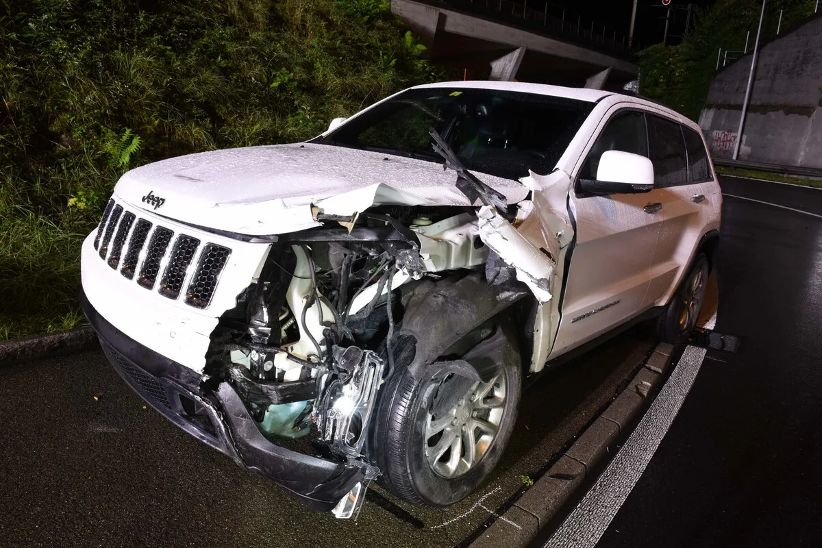 Emmenbrücke LU - Hoher Sachschaden und Verkehrsbehinderungen nach Unfall 