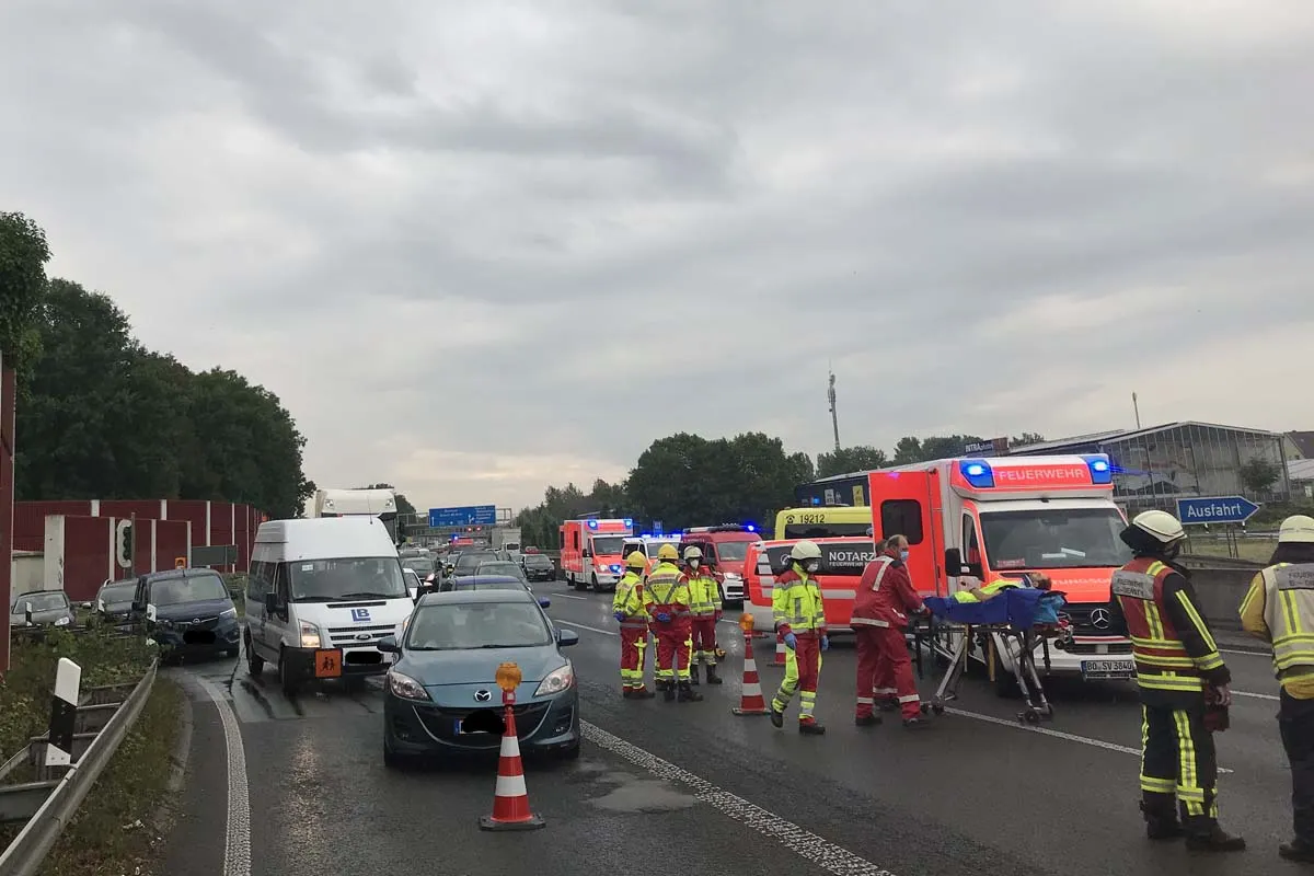 Bochum - Vier Verletzte Personen bei Verkehrsunfall auf der Autobahn