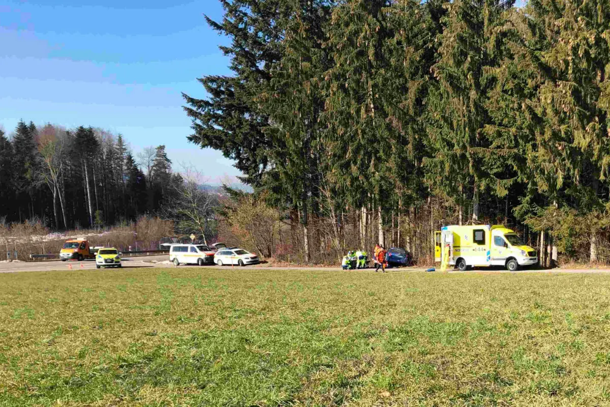 Oberbüren SG - Frontal gegen Baum geprallt