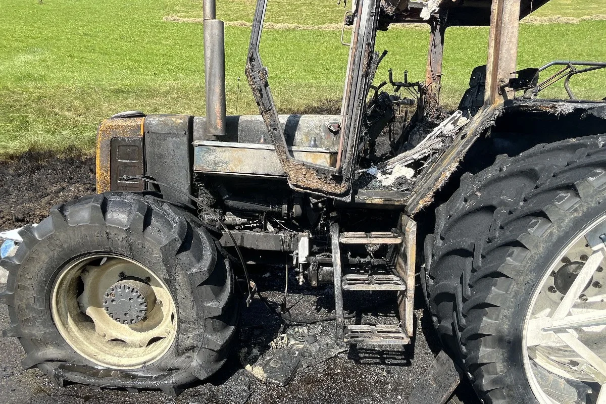 Reigoldswil BL - Traktor durch Feuer zerstört