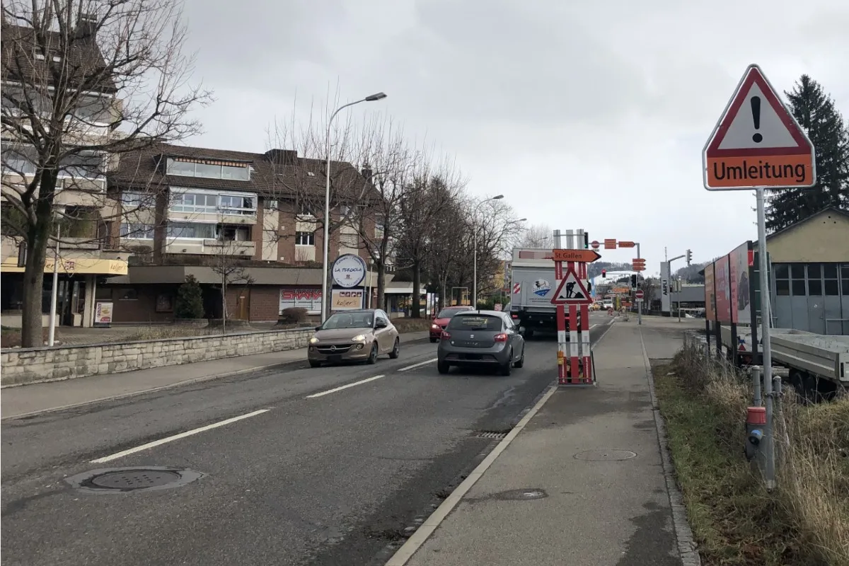 Gossau SG -  Bauarbeiten auf St.Gallerstrasse - viele halten sich nicht an die Regeln
