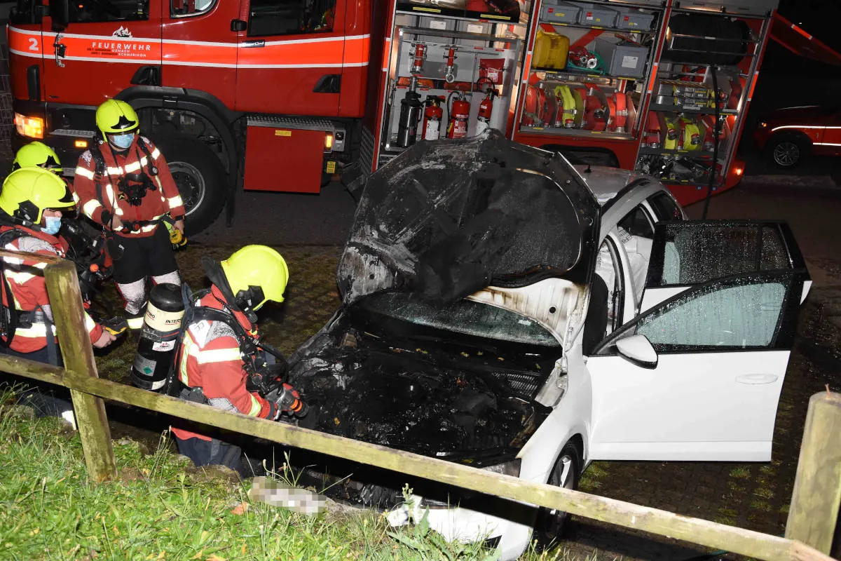 Brand in Uznach SG – Brennendes Auto von Anwohnern gelöscht