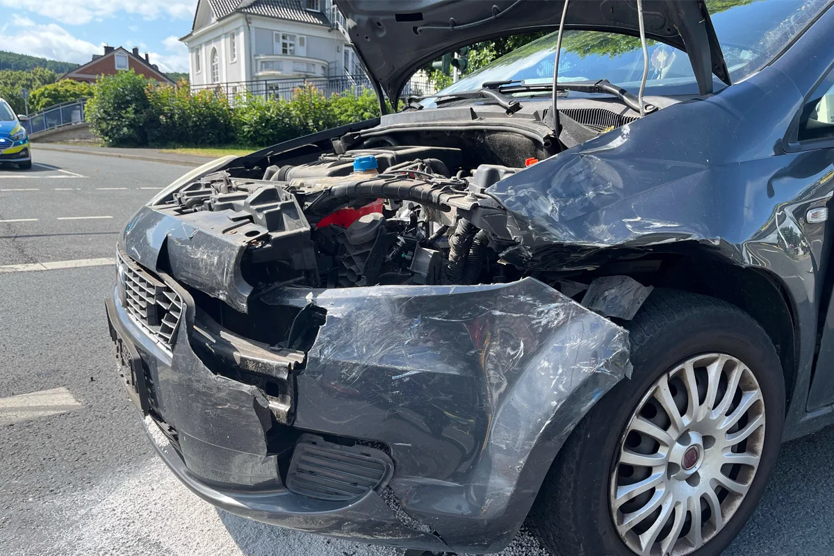  Hagen NRW – Zwei verletzte Frauen bei Unfall nach Rotlichtverstoß 