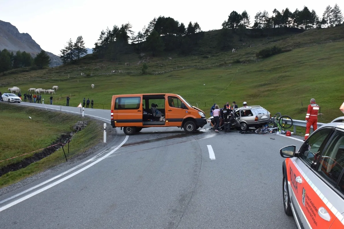 Poschiavo GR - Heftige Frontalkollision mit mehreren Verletzten