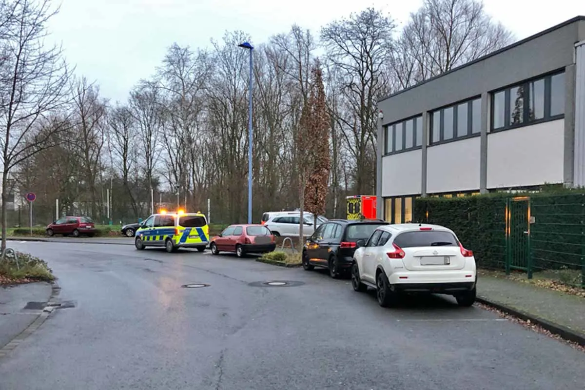 Unfallflucht in Langenfeld - 39-jährige Frau von Auto angefahren und schwer verletzt