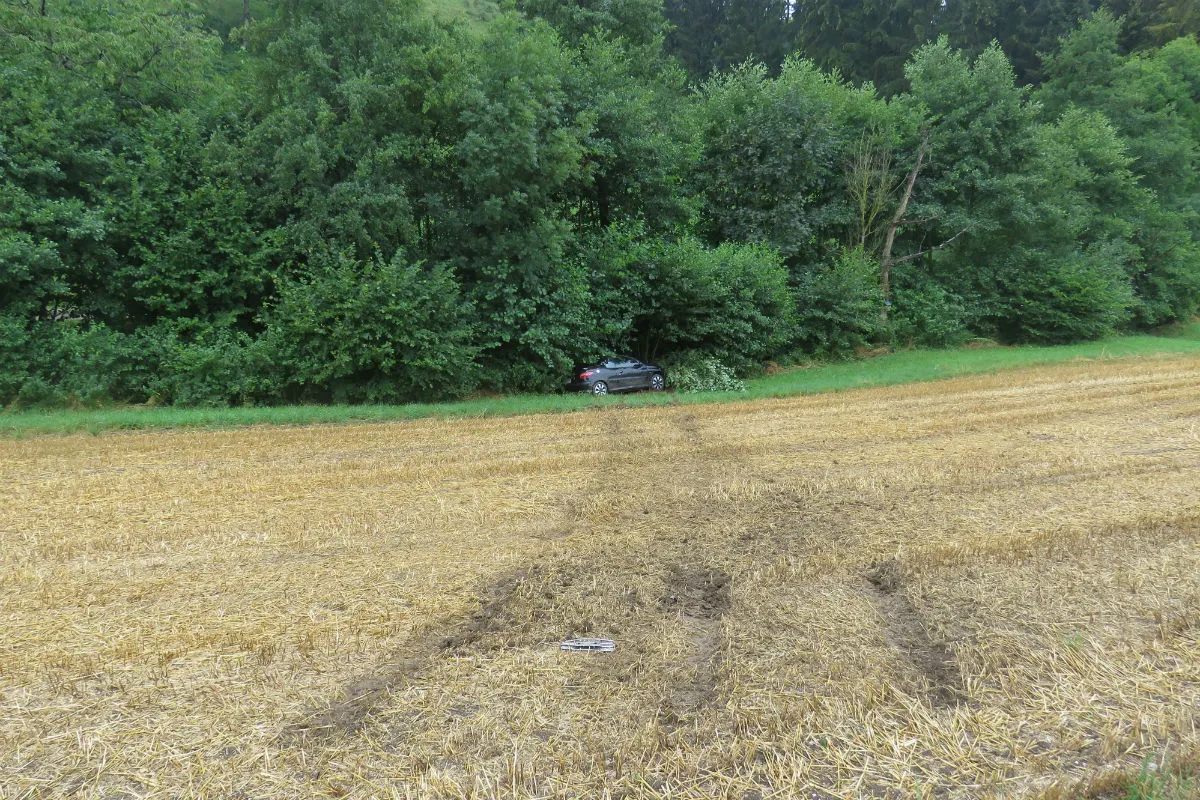Densbüren AG - Auto von der Strasse abgekommen