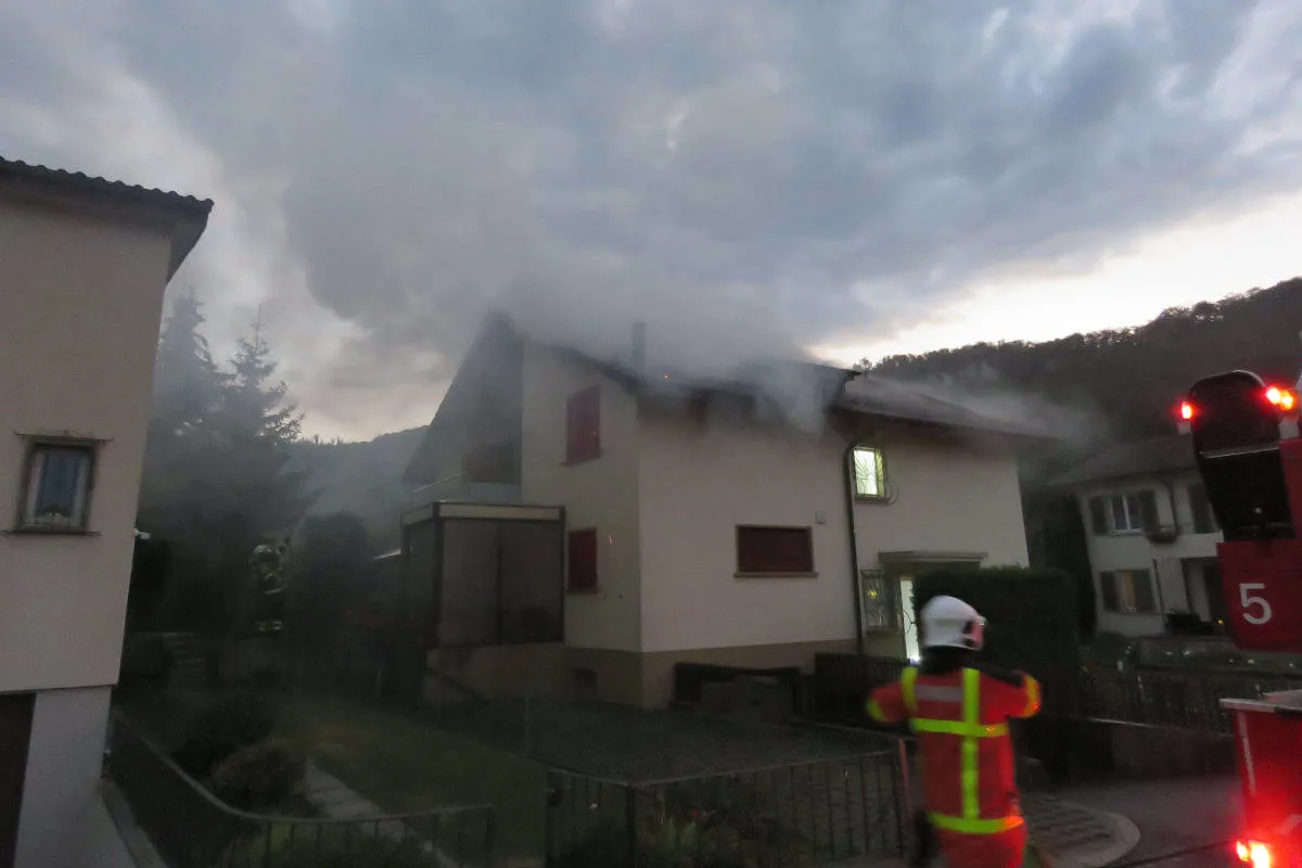 Aarburg AG - Dachstockbrand in Wohnhaus