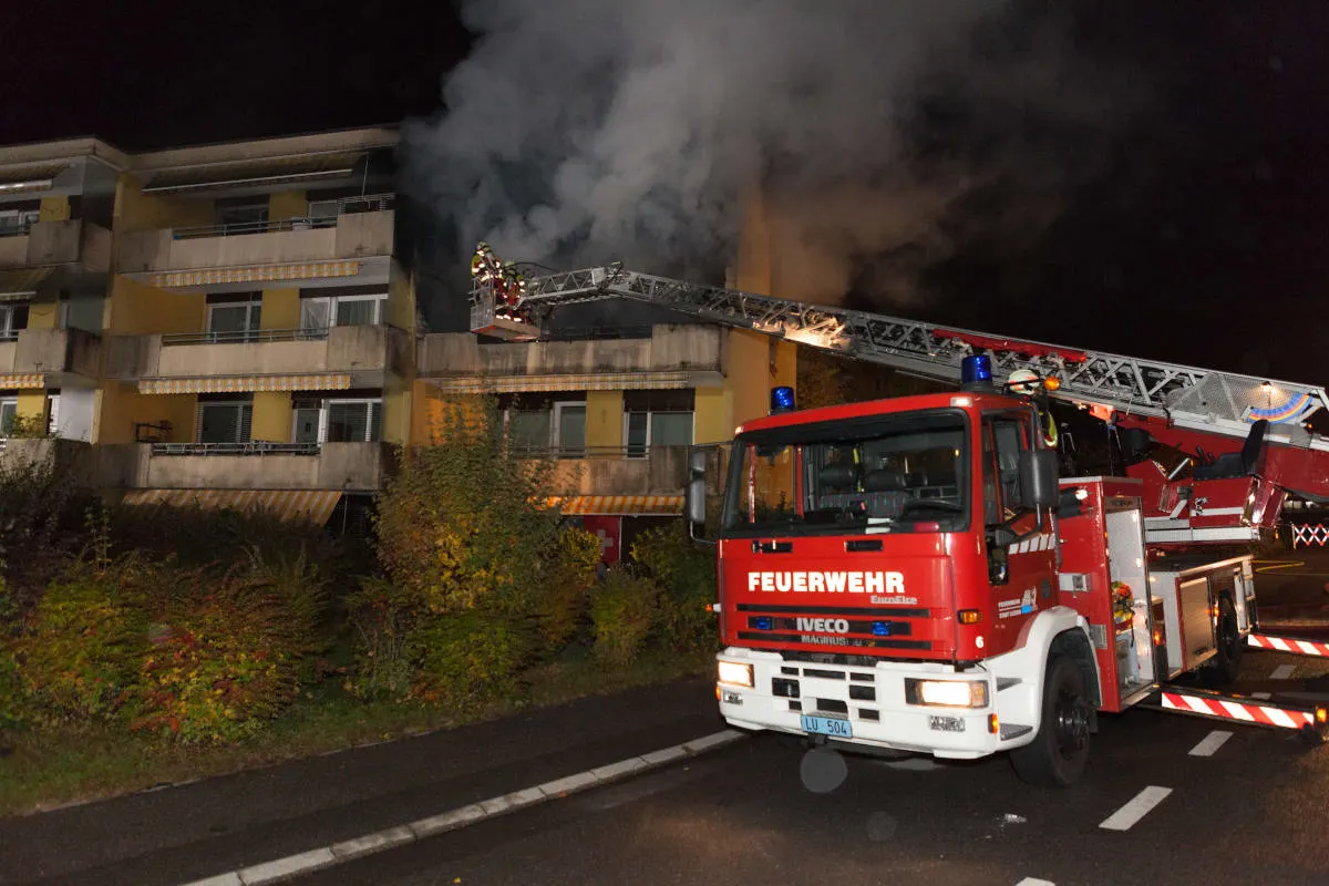 Stadt Luzern - Acht Personen nach Brand ins Spital gebracht