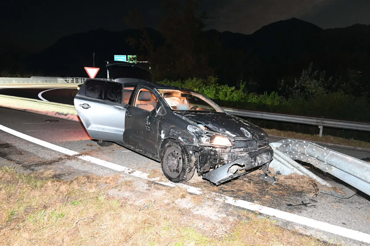 Benken SG - Selbstunfall mit Auto – alkoholisiert