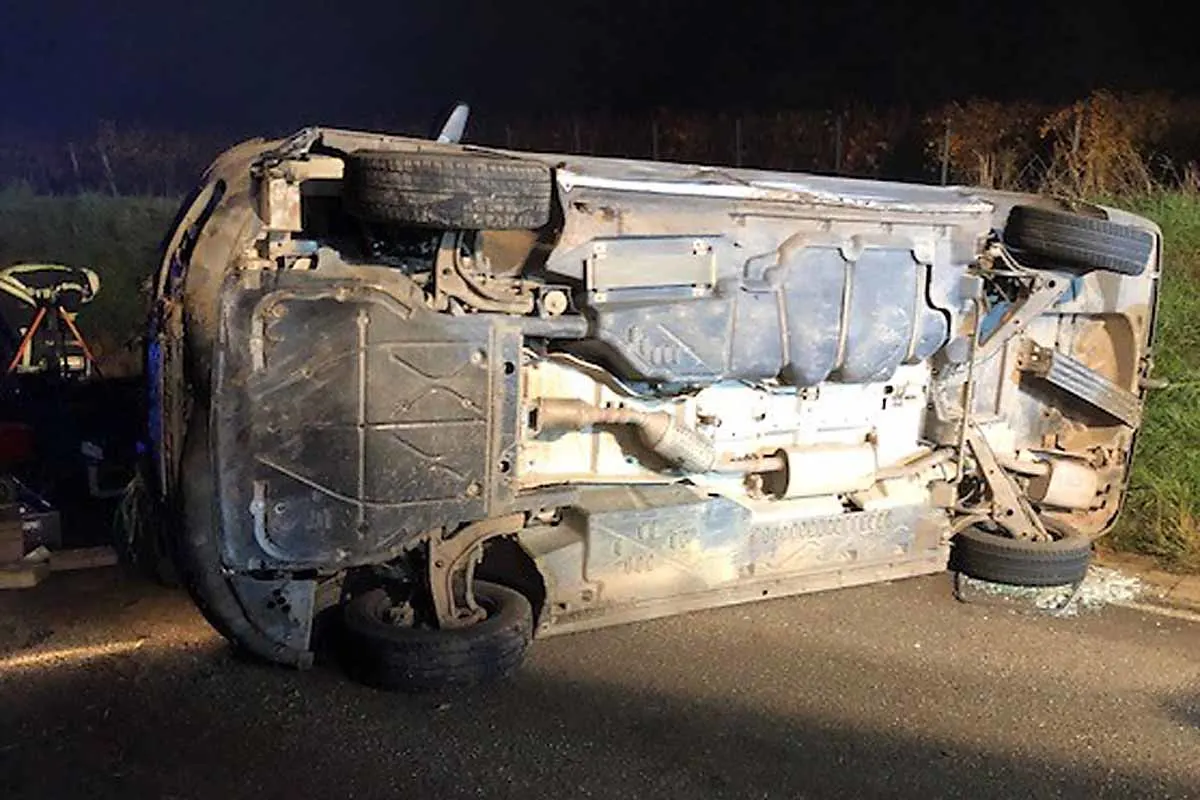 Unfall mit Schwerverletztem in Alsheim - Frau unter eigenem Fahrzeug eingeklemmt