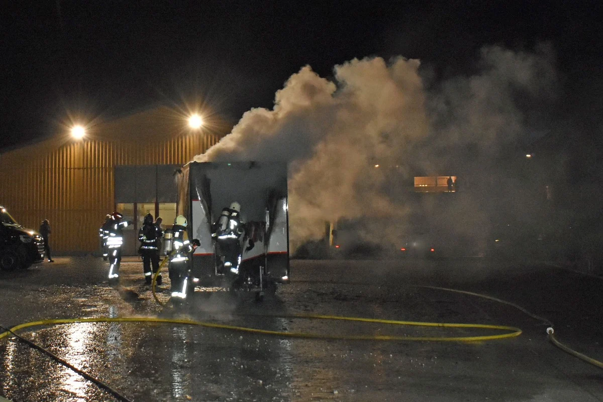 Aesch LU - Brand eines Sachentransportanhängers – niemand verletzt