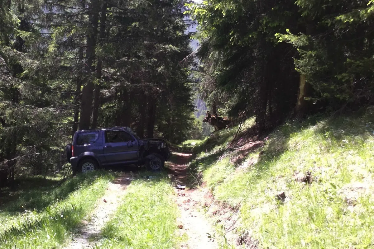 Zernez GR - Auto überschlägt sich