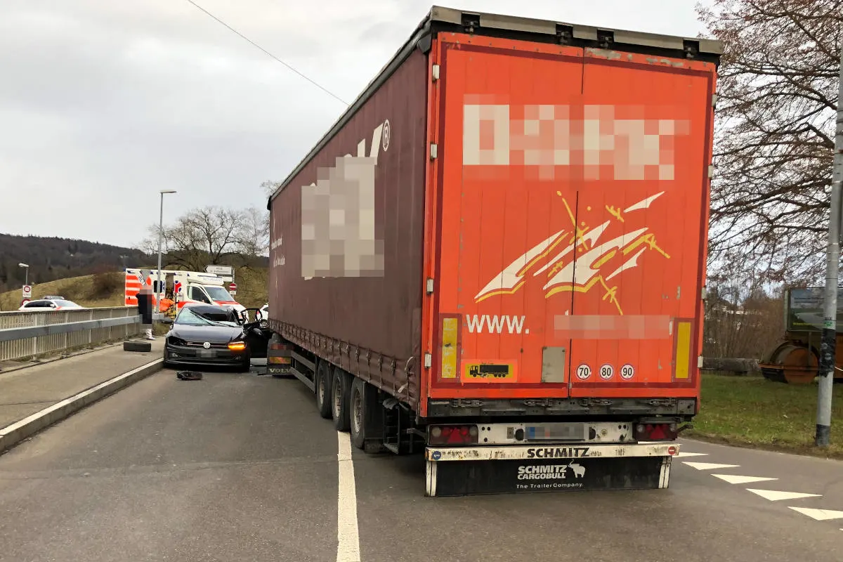 Unfall in Diessenhofen TG – Kollision zwischen Lastwagen und 