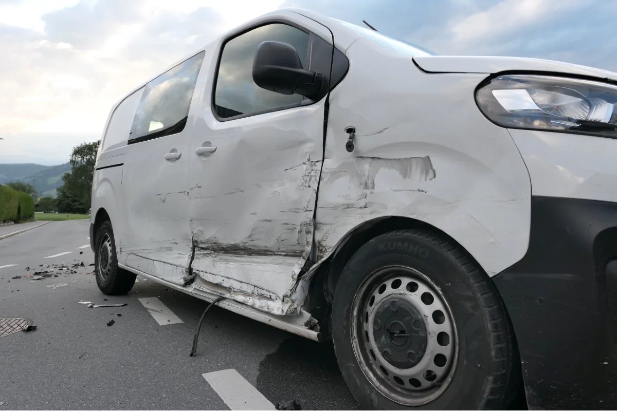 Bilten GL - Rechtsvortritt missachtet und Unfall verursacht