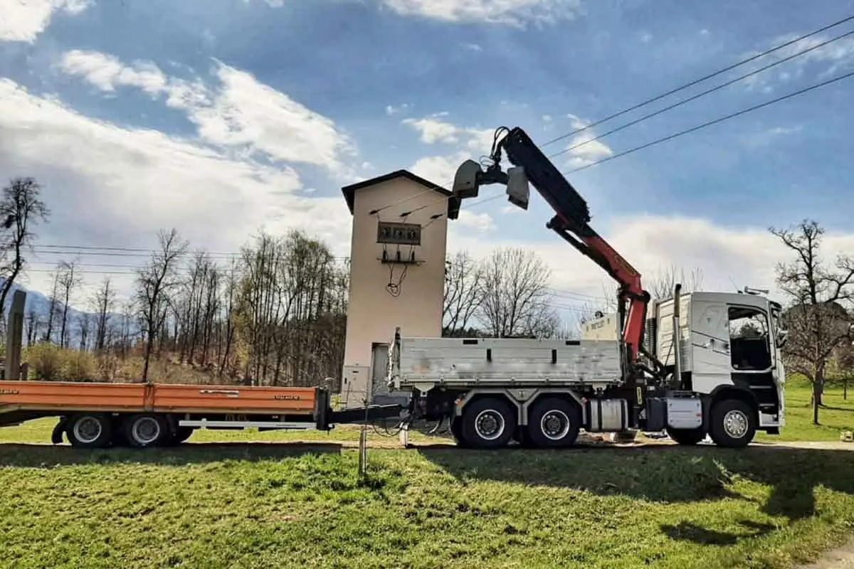Bezirk Klagenfurt - Schwerer Stromunfall bei Grabungsarbeiten