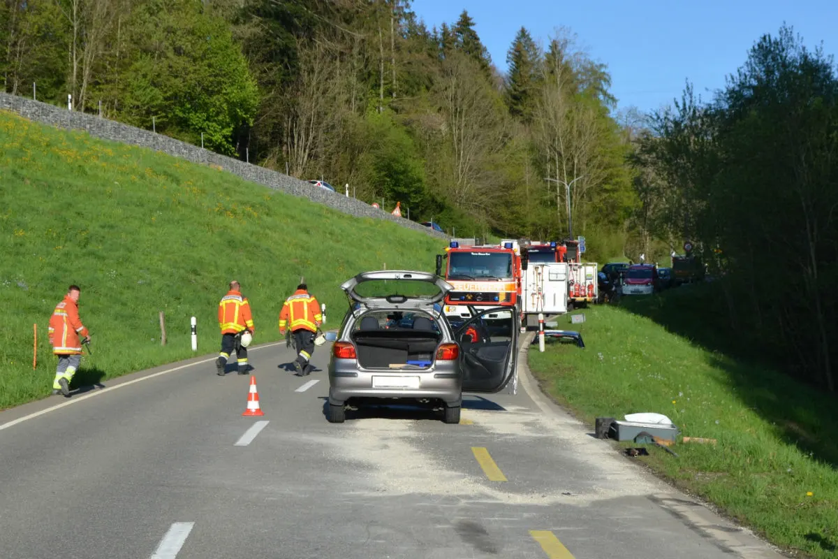 Niederteufen AR - Beifahrerin bei Auffahrcrash verletzt