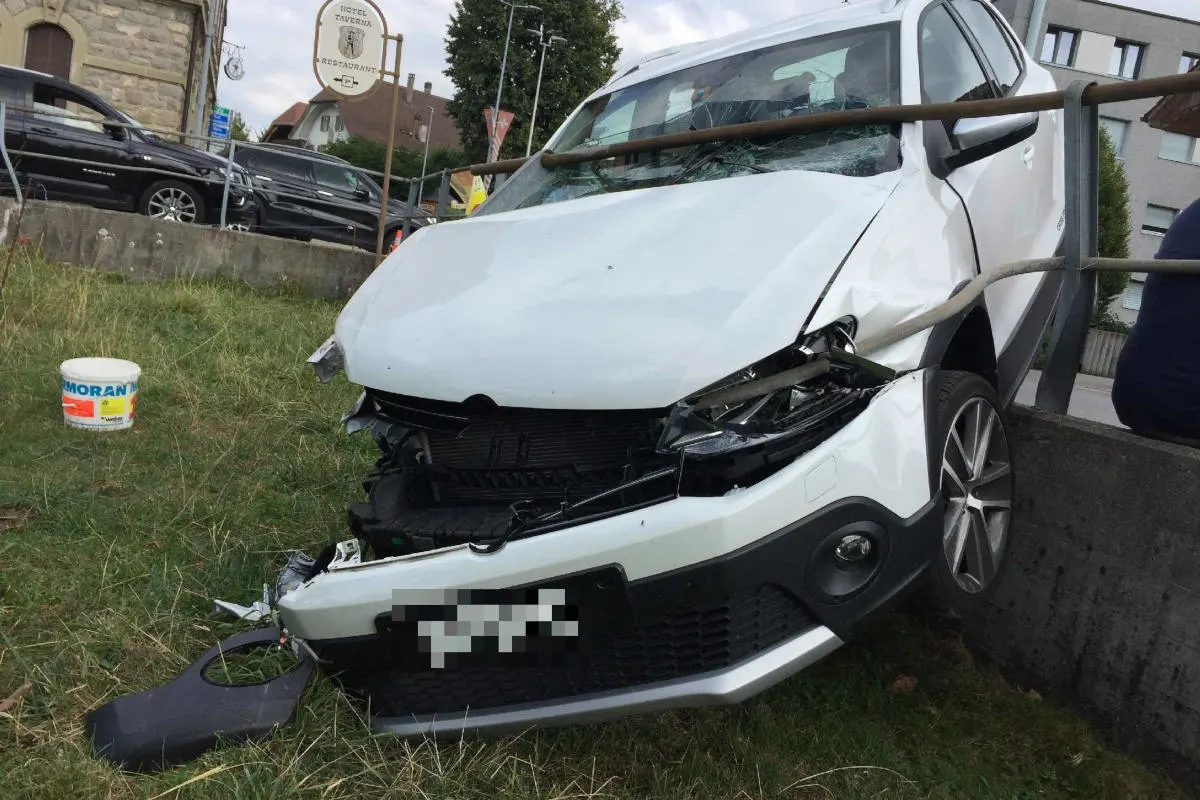 Tafers FR - Selbstunfall mit Personenwagen