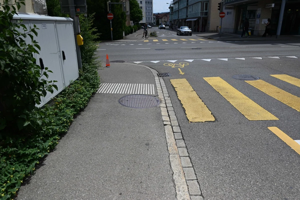  Wil SG - Unfall zwischen E-Bike und E-Rollstuhl auf dem Trottoir