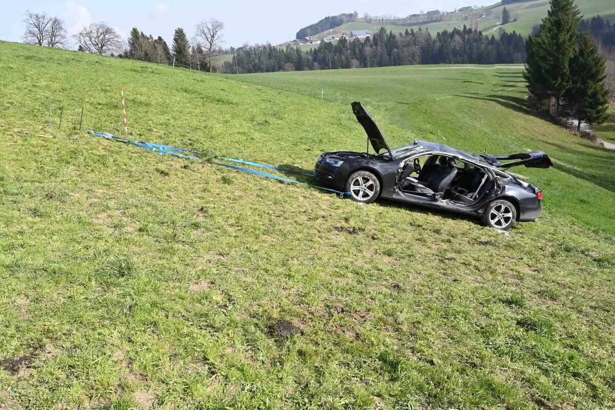 Willisau LU – Auto überschlägt sich bei Selbstunfall