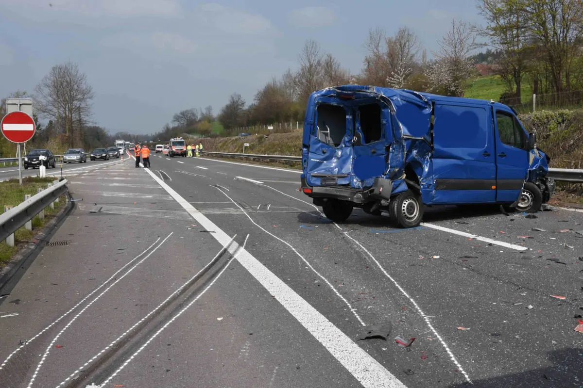 A2 Eich LU - Unfall fordert sieben verletzte Personen