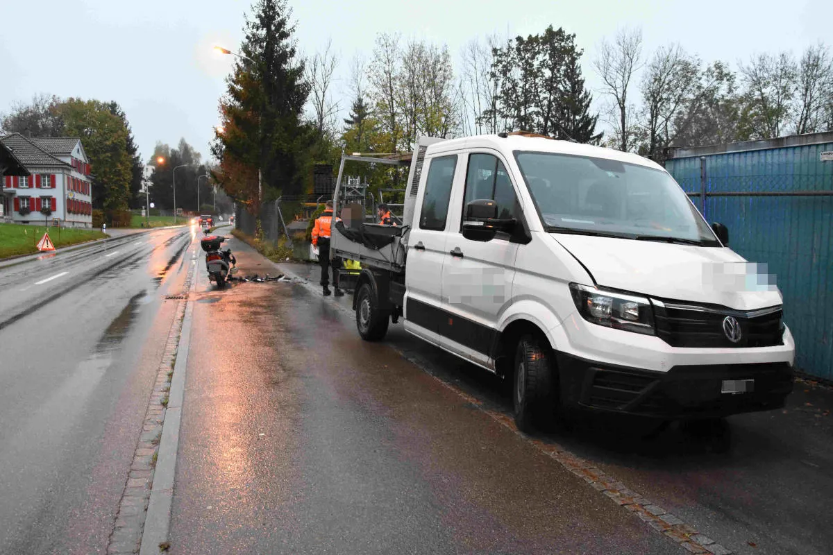 Unfall Gossau SG - Rollerfahrer bei Kollision verletzt