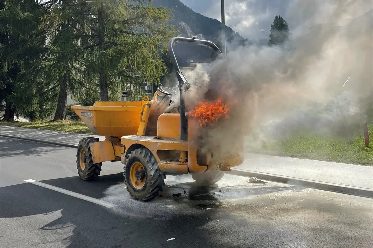 Davos Dorf GR - Dumper in Brand 