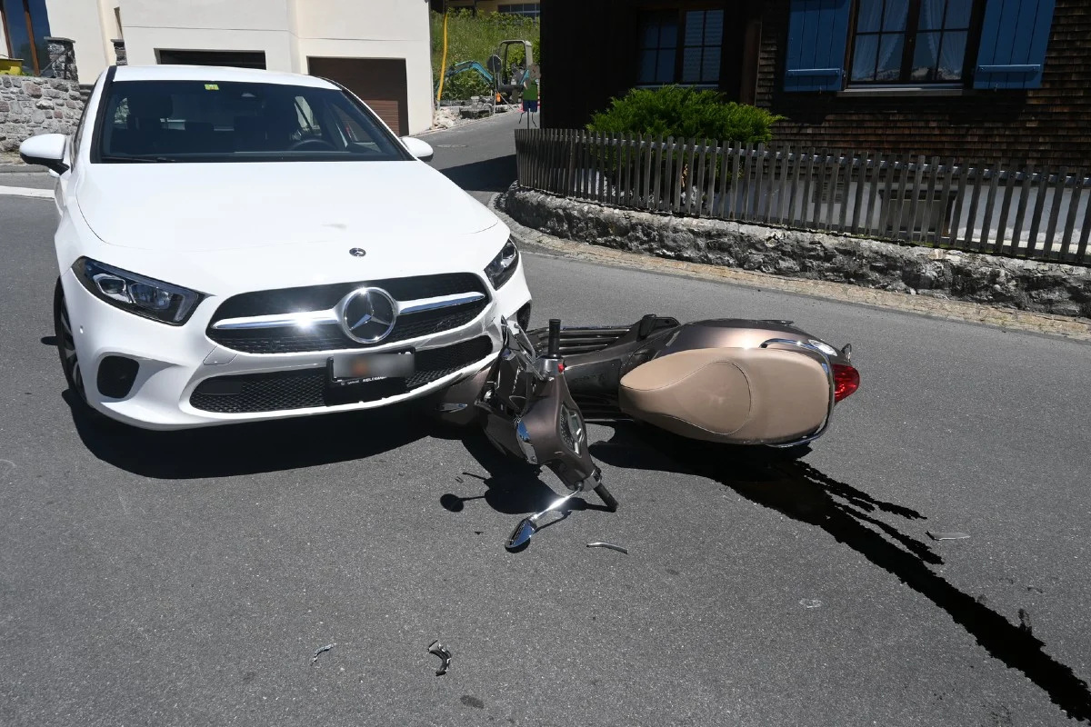 Kollision zwischen Motorrad und Personenwagen in Triesenberg FL