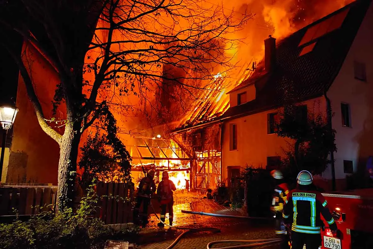 Großbrand in Weil der Stadt - Rund 130 Kräfte im Einsatz