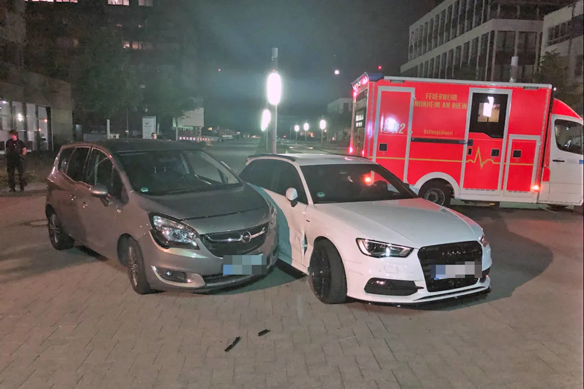 Monheim am Rhein – 19-Jähriger verursacht Unfall – Fahrzeug und Führerschein beschlagnahmt