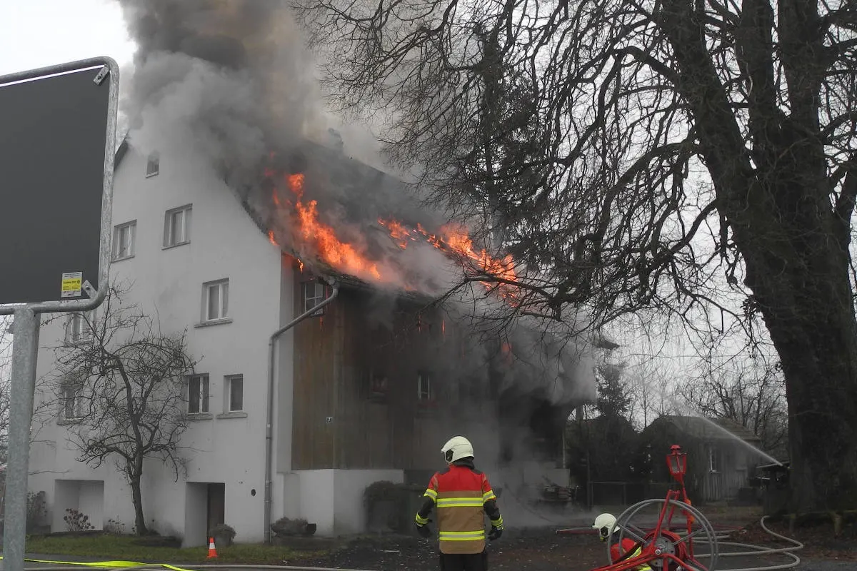 Wangen SZ -  Hausbewohner bei Brand verletzt