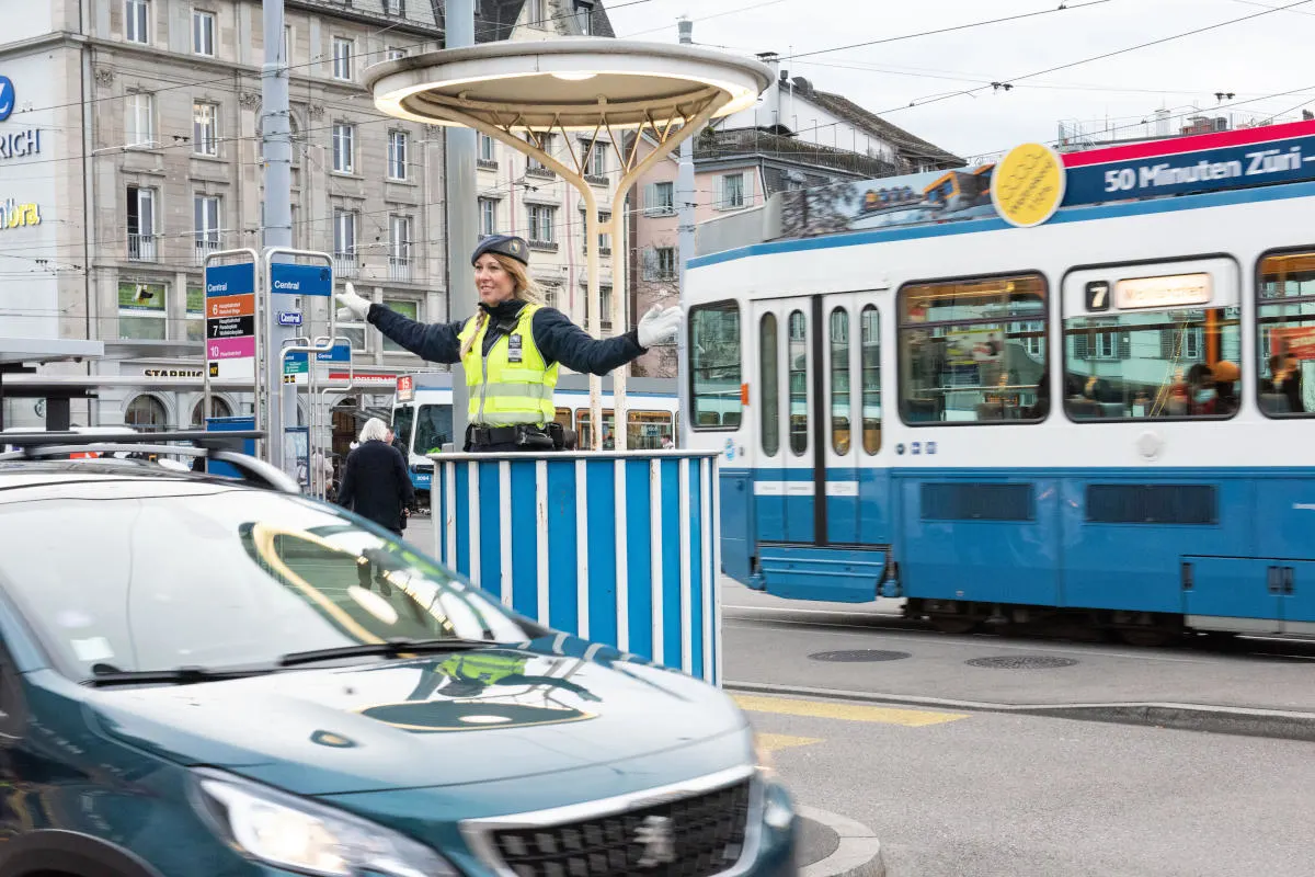 Stadt Zürich ZH - Verkehrskanzel am Central hat ausgedient